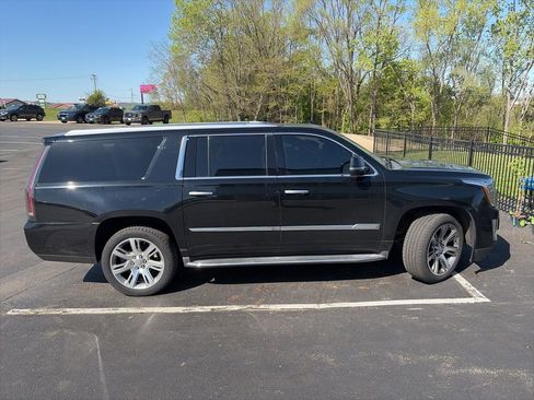 Used 2016 Cadillac Escalade ESV Luxury AWD/4WD image 3