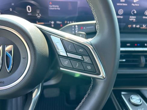Used 2025 Buick Enclave Avenir image 21