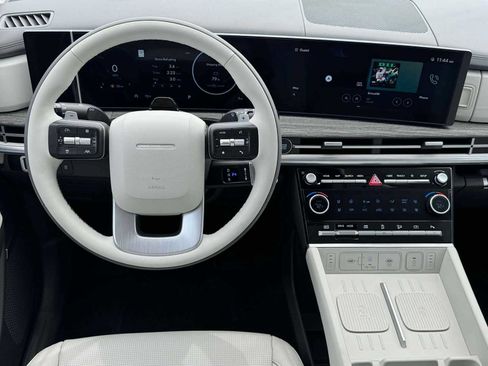 Certified 2025 Hyundai Santa Fe Calligraphy image 17
