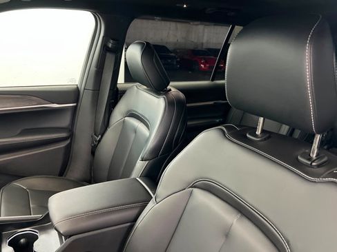 New 2025 Jeep Grand Cherokee L Limited image 16