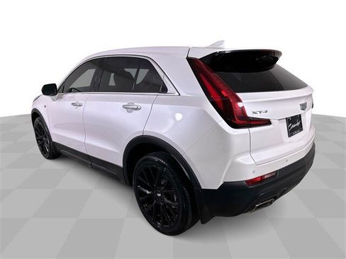 Used 2022 Cadillac XT4 Luxury w/ LPO, ONYX Package image 6