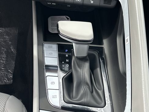 New 2026 Hyundai Elantra Limited FWD image 16