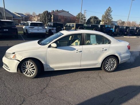 Used 2015 Volkswagen Jetta SE image 4