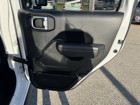 Used 2024 Jeep Wrangler Unlimited Rubicon image 33