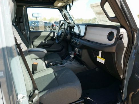 New 2026 Jeep Gladiator Sport AWD/4WD image 12