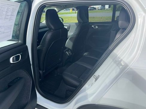 Used 2025 Volvo XC40 B5 Plus AWD/4WD image 17