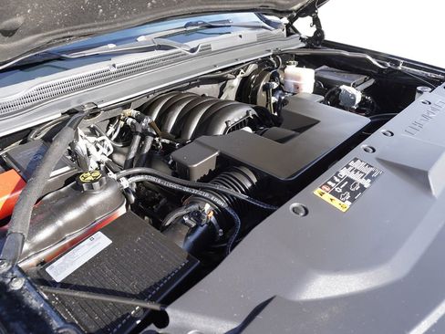 Used 2019 Chevrolet Suburban LT image 8