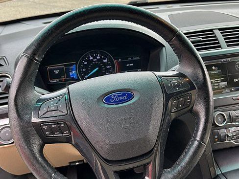 Used 2016 Ford Explorer XLT w/ Equipment Group 201A AWD/4WD image 9