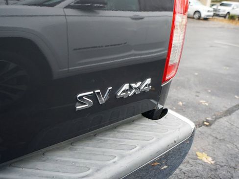 Used 2012 Nissan Frontier SV image 3