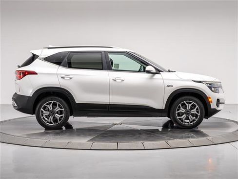 Used 2021 Kia Seltos EX image 6