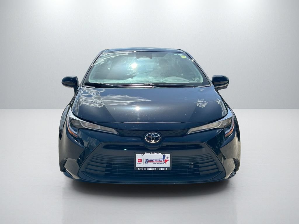 Certified 2025 Toyota Corolla LE FWD image 2