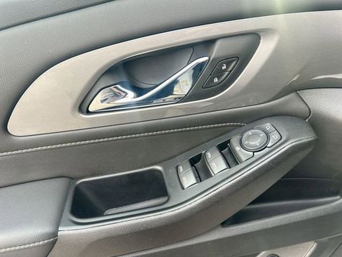 Used 2024 Chevrolet Traverse LT image 17