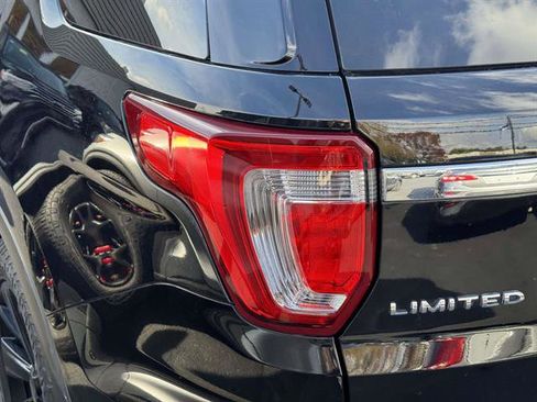 Used 2017 Ford Explorer Limited w/ Equipment Group 301A image 7