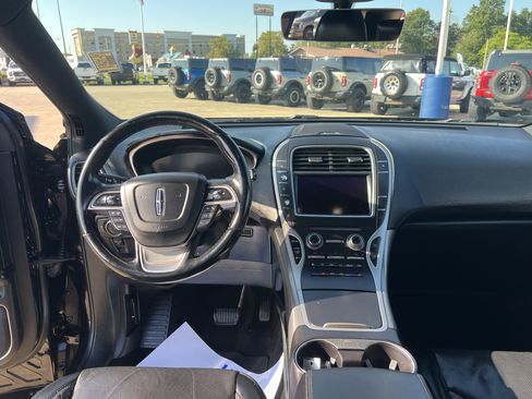 Used 2019 Lincoln Nautilus Reserve FWD image 17