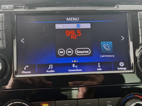 Used 2020 Nissan Rogue S w/ Special Edition Package FWD image 18