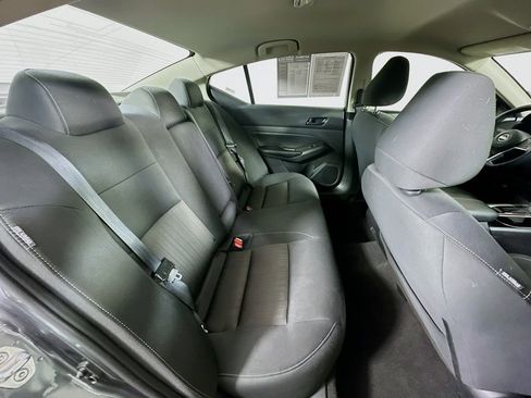 Used 2024 Nissan Altima 2.5 SV image 11