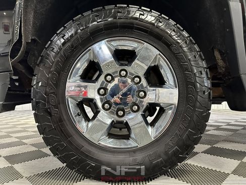 Used 2015 GMC Sierra 2500 Denali w/ Duramax Plus Package image 12