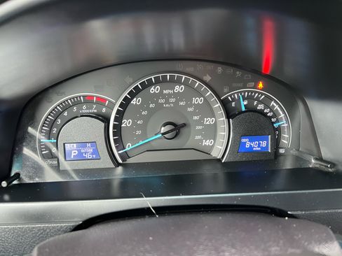 Used 2015 Toyota Camry LE image 16