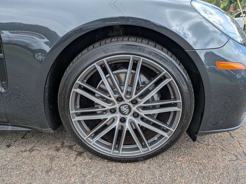 Used 2022 Porsche Panamera RWD image 11