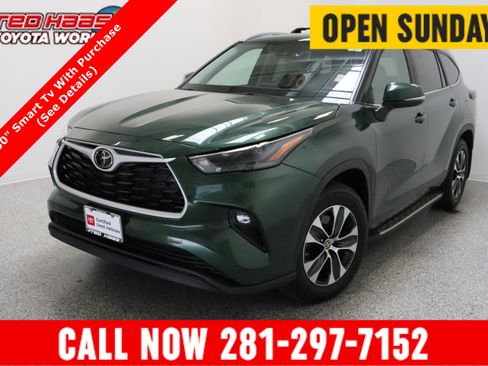 Certified 2025 Toyota Highlander XLE FWD image 1