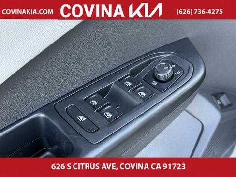 Used 2023 Volkswagen Taos SE image 13