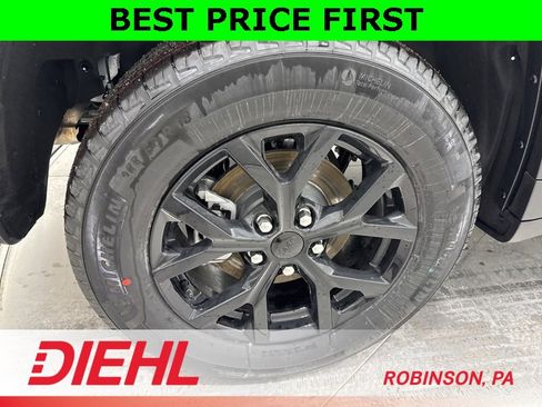 New 2026 Jeep Grand Cherokee Altitude image 8