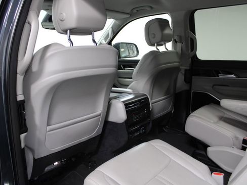 Used 2024 Jeep Wagoneer Series II image 25