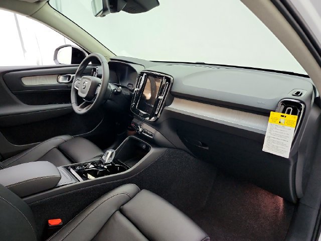 New 2026 Volvo XC40 B5 Plus w/ Protection Package Premier AWD/4WD image 17