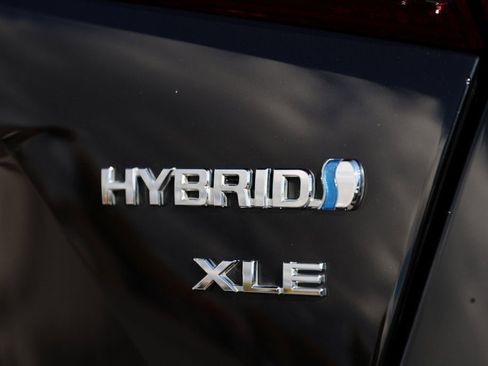 Certified 2022 Toyota Prius XLE w/ Advanced Technology Package image 11