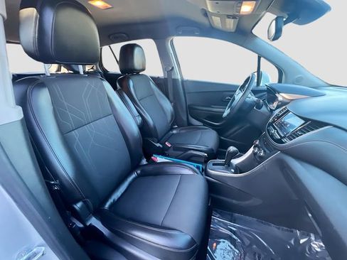 Used 2022 Chevrolet Trax LT w/ Driver Confidence Package AWD/4WD image 25