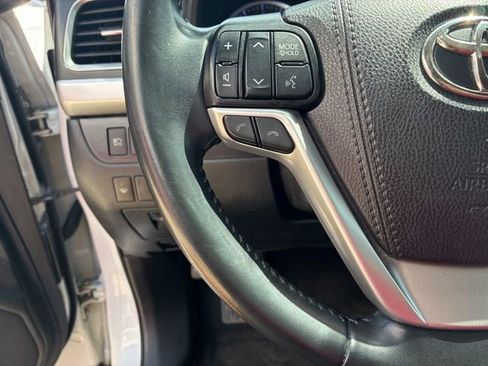 Used 2019 Toyota Highlander XLE image 22