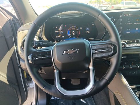 Used 2025 Chevrolet Colorado ZR2 w/ Technology Package AWD/4WD image 14