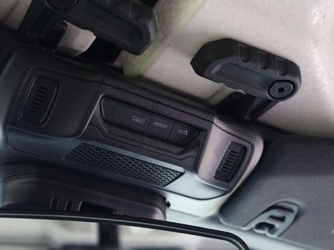 Used 2025 Jeep Wrangler Unlimited Rubicon image 17