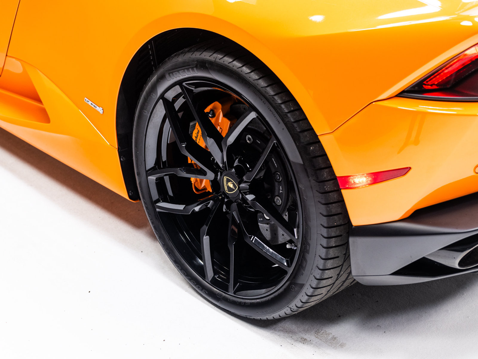 Used 2016 Lamborghini Huracan LP 610-4 AWD/4WD image 33