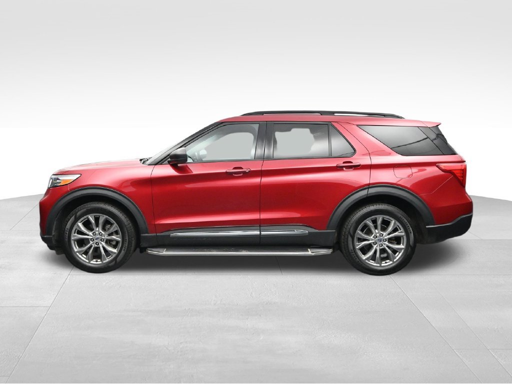 Used 2021 Ford Explorer XLT w/ Equipment Group 202A AWD/4WD image 2