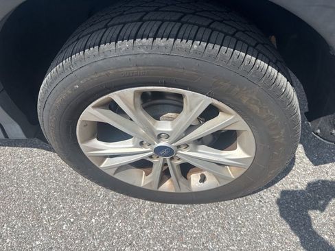 Used 2018 Ford Escape SE w/ Ford Safe & Smart Package image 10