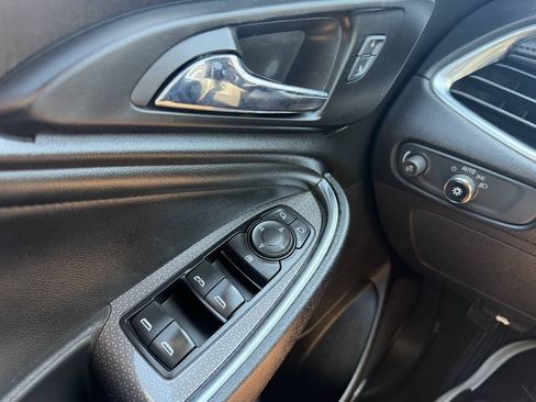 Used 2016 Chevrolet Malibu LT w/ Leather Package FWD image 17