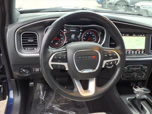 Used 2017 Dodge Charger SXT w/ Premium Group image 18