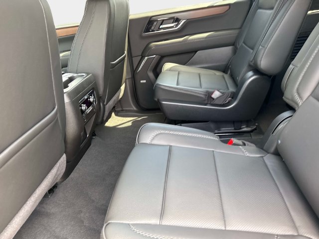 New 2026 GMC Yukon XL Denali w/ Sun & Power Step Package AWD/4WD image 12