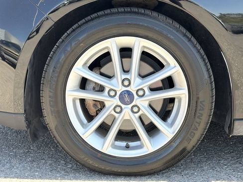 Used 2018 Ford Focus SE w/ Cold Weather Package FWD image 10