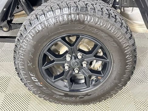 Used 2024 Jeep Gladiator Sport AWD/4WD image 34