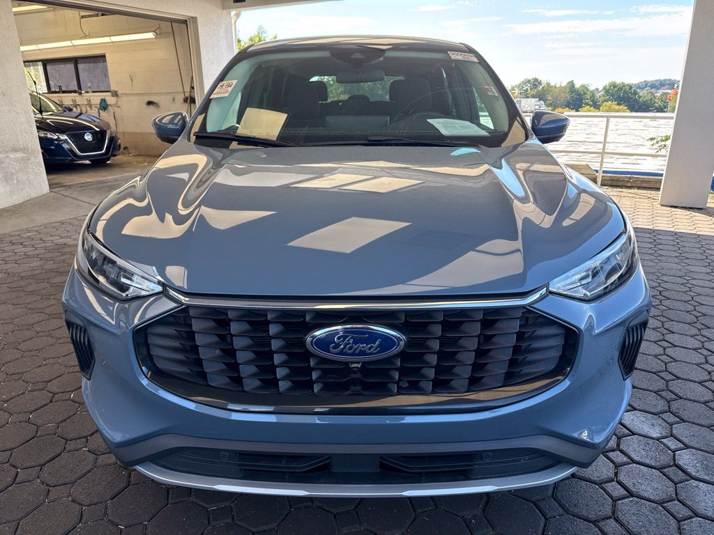 Used 2023 Ford Escape Active w/ Tech Pack #2 AWD/4WD image 2