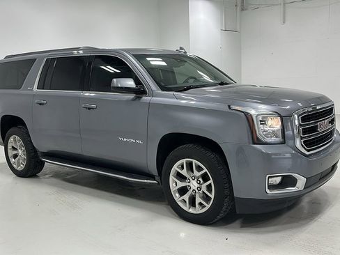 Used 2020 GMC Yukon XL SLE w/ SLE Value Package image 7