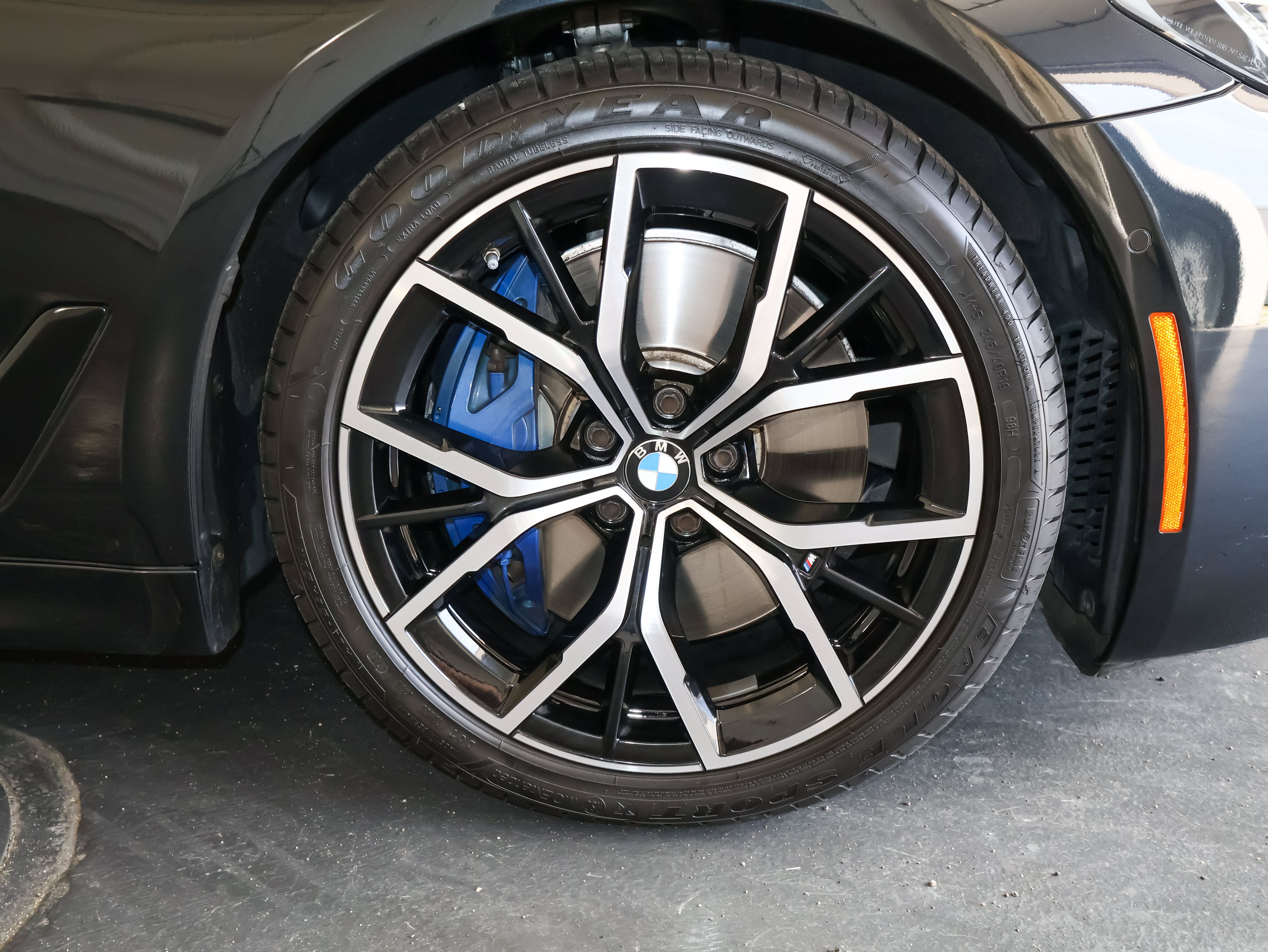 Used 2021 BMW M550i xDrive w/ Executive Package AWD/4WD image 38