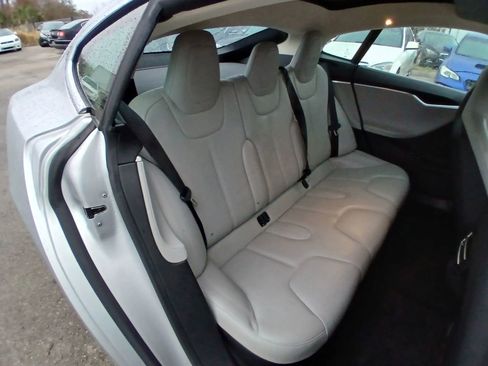 Used 2015 Tesla Model S 60 image 16