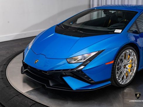 Used 2023 Lamborghini Huracan Tecnica image 8