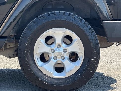 Used 2013 Jeep Wrangler Unlimited Sahara w/ Connectivity Group AWD/4WD image 40