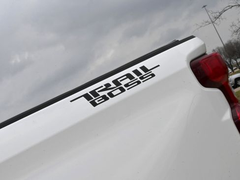 Used 2021 Chevrolet Silverado 1500 LT Trail Boss w/ Convenience Package II image 38