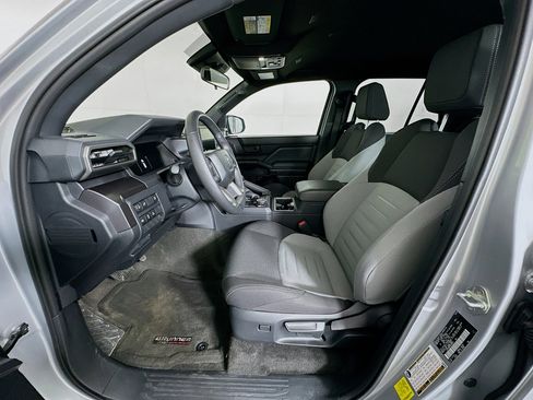 Used 2025 Toyota 4Runner TRD Off-Road image 13