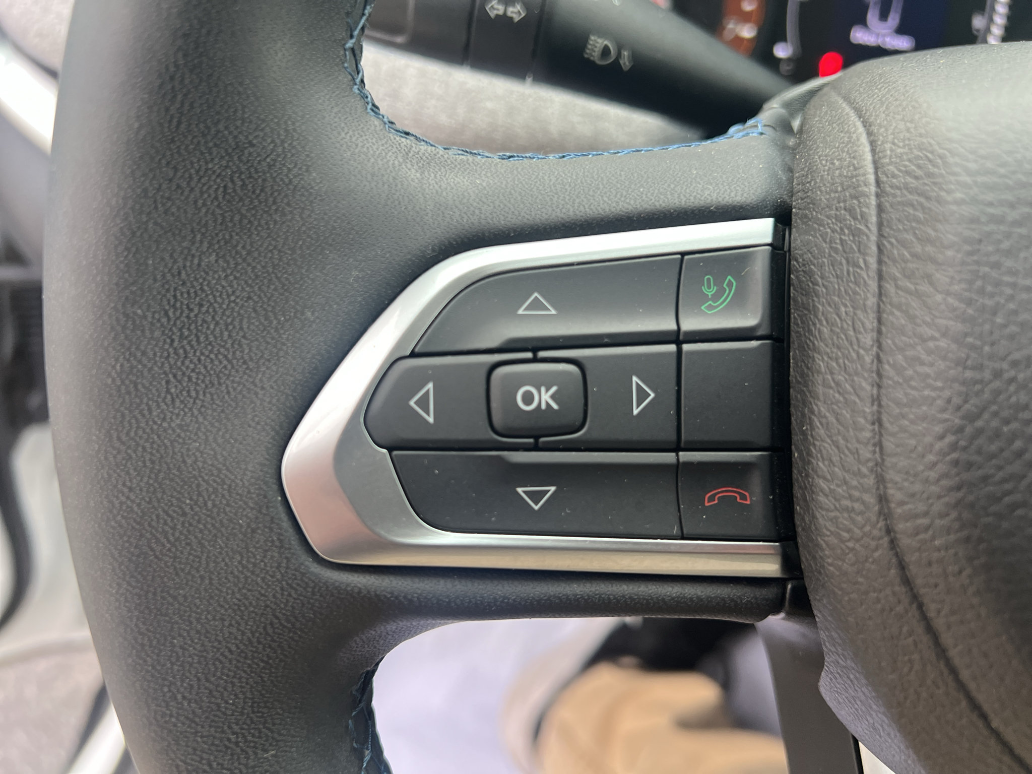 Used 2022 Jeep Compass Latitude FWD image 27